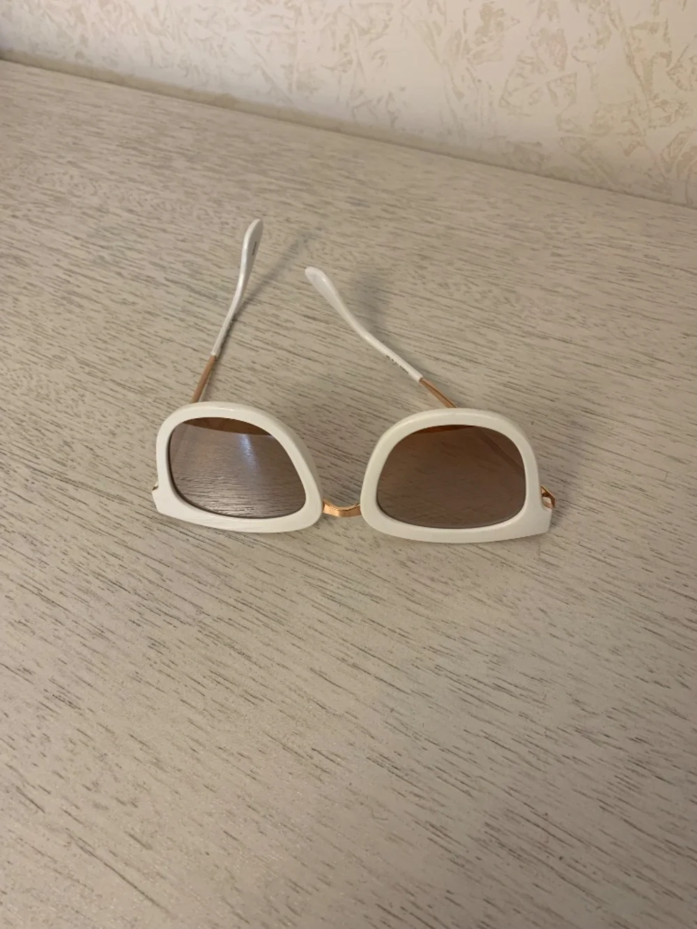Women’s White and RoseGold-Toned Large Frame Sunglasses